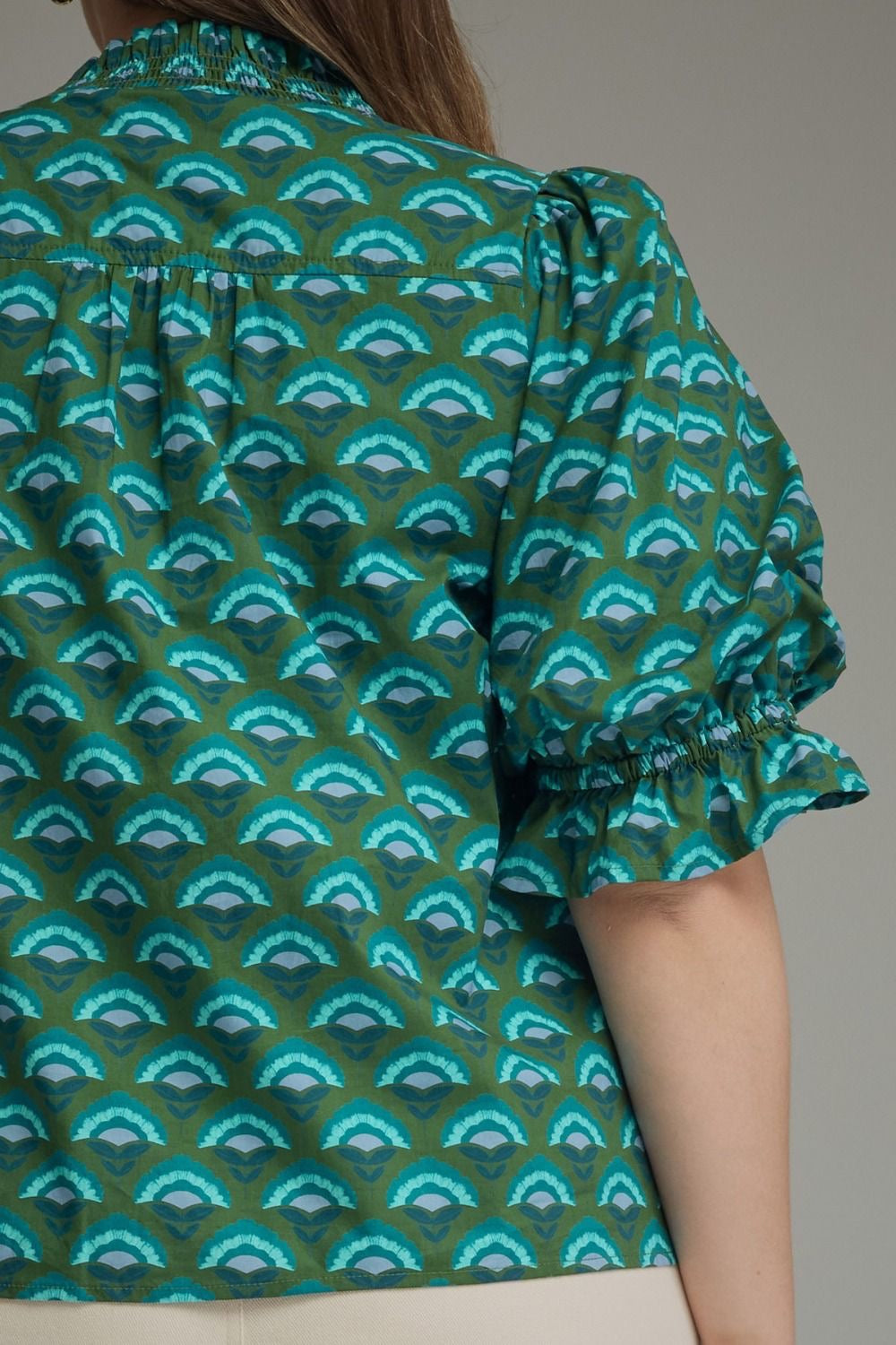 Geometric Print Short Puff Sleeve Top -Green