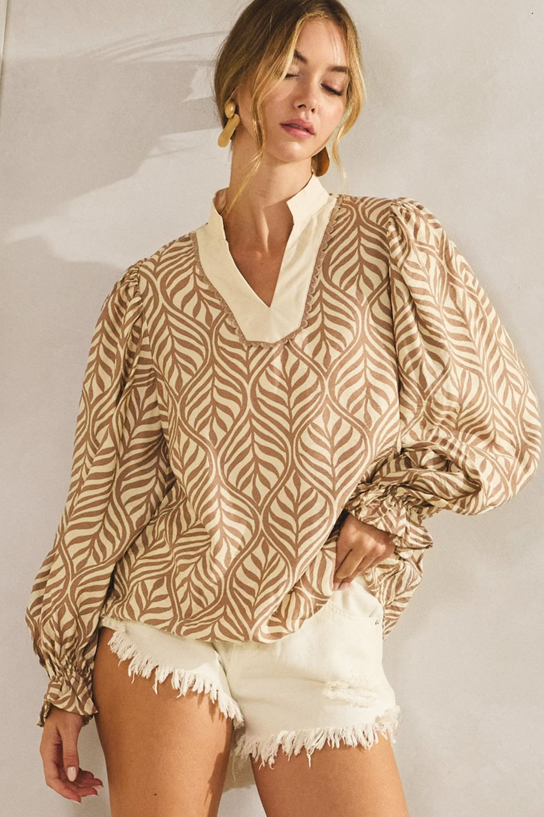 Leaf Lace Puff Blouse -Mocha