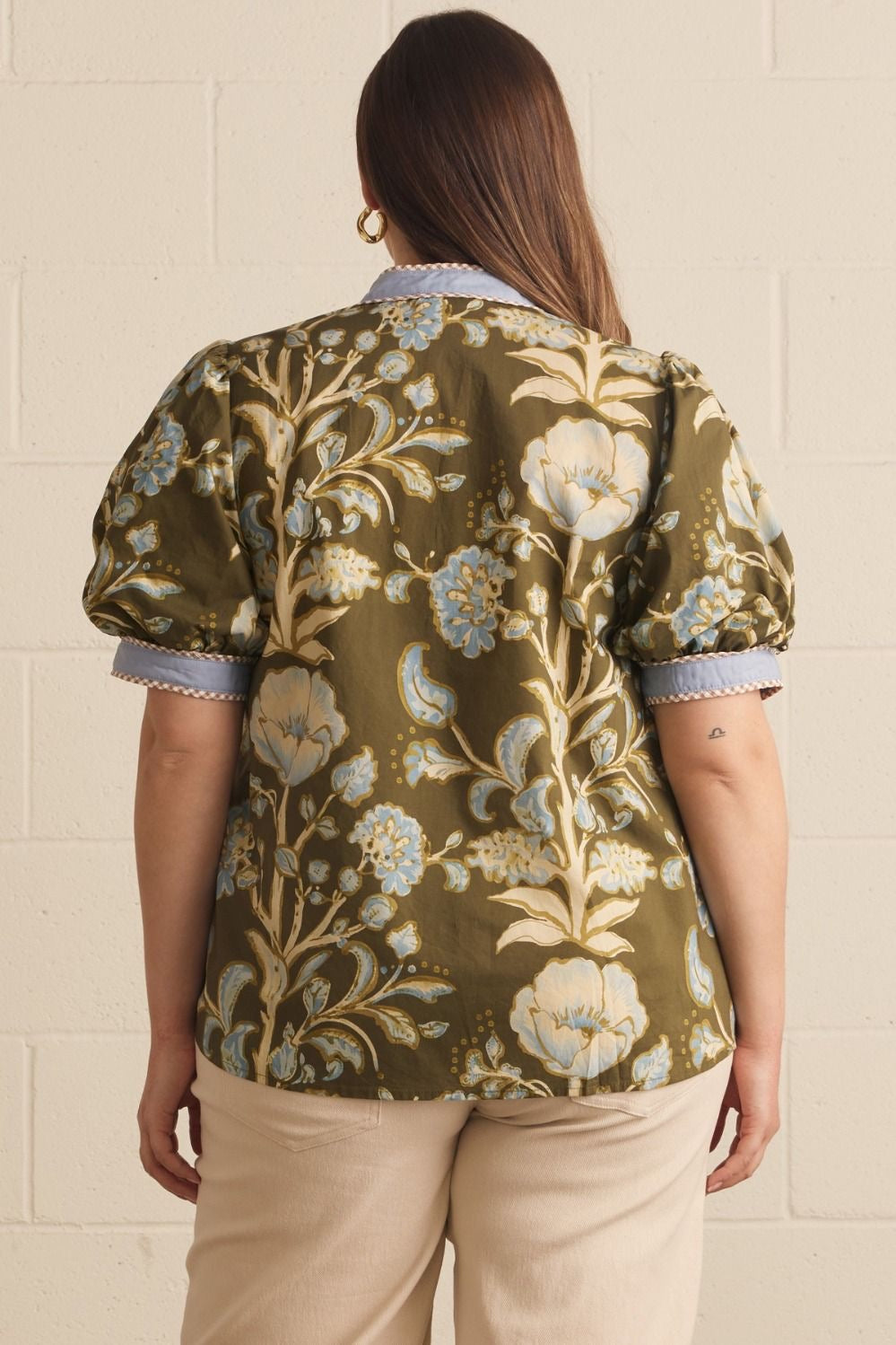 ENTRO Floral Puff Sleeve Top with Contrast Trim in Olive PLUS