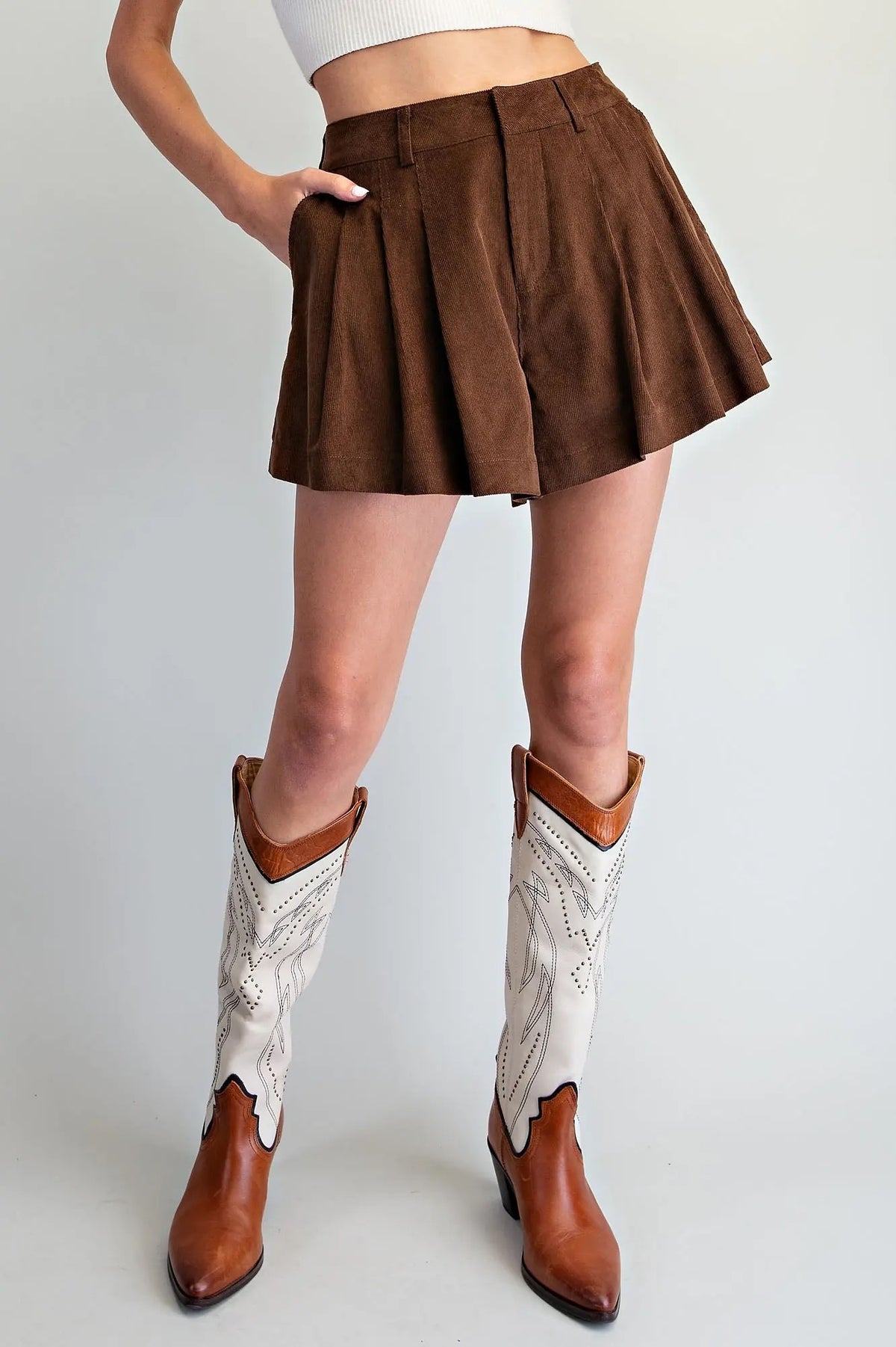 Pleated Corduroy Shorts -Brown