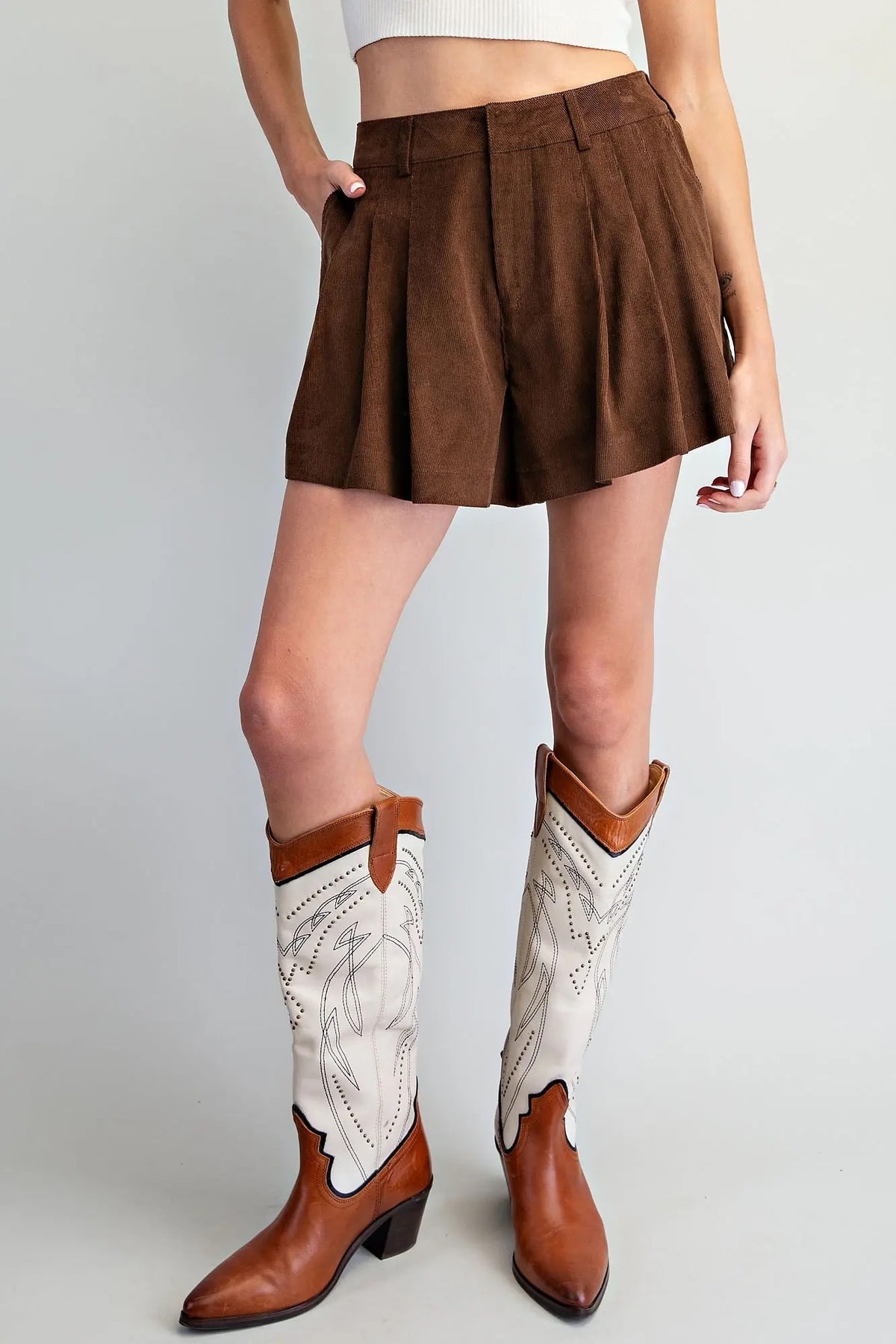 Pleated Corduroy Shorts -Brown