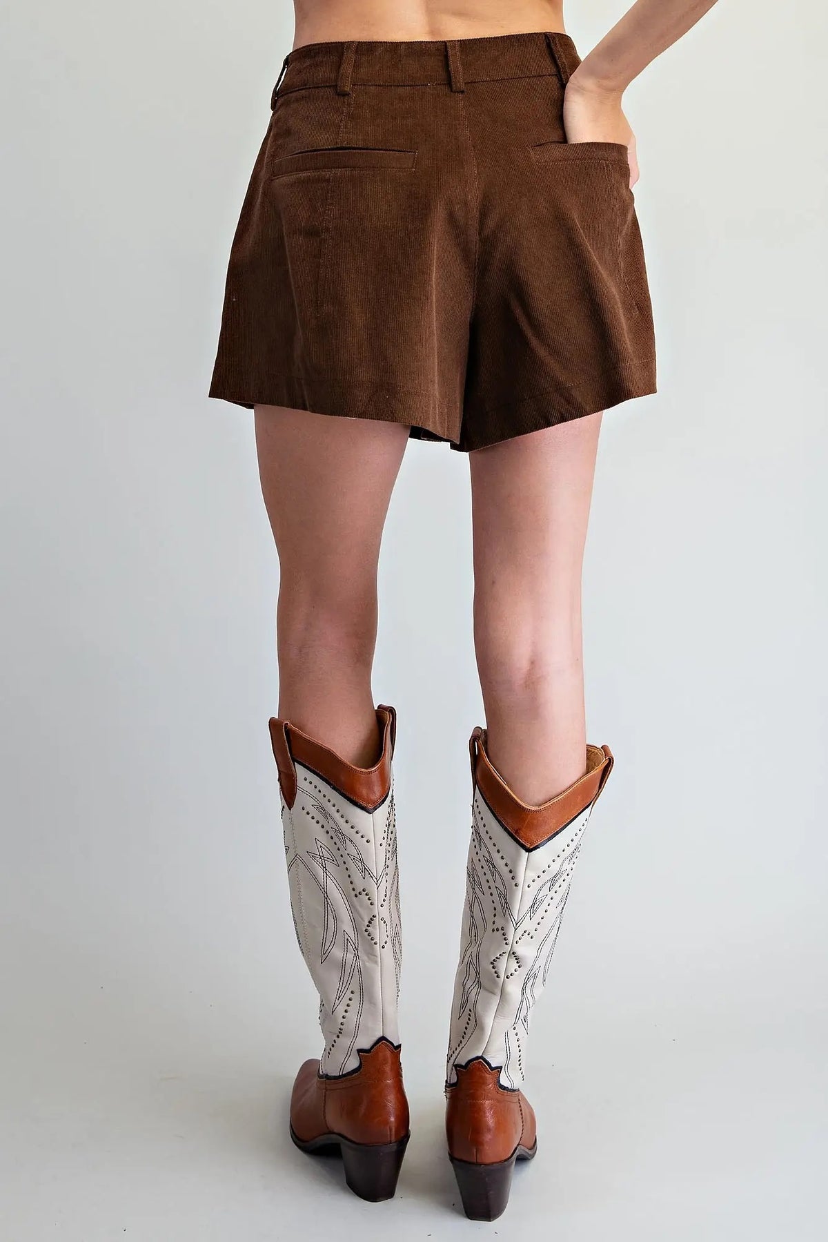 Pleated Corduroy Shorts -Brown