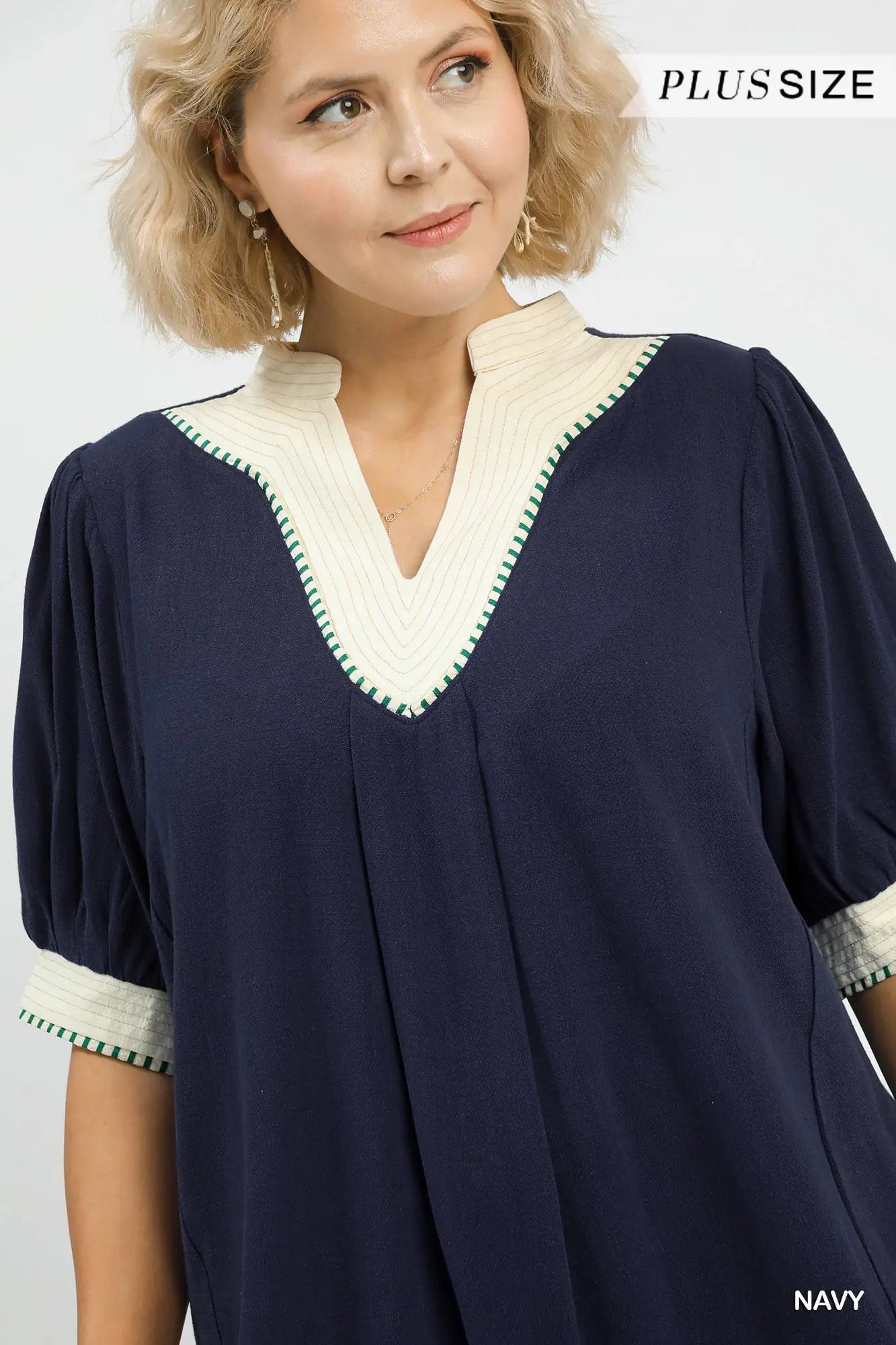Mandarin Collared V-Neck With Contrast Details - Navy