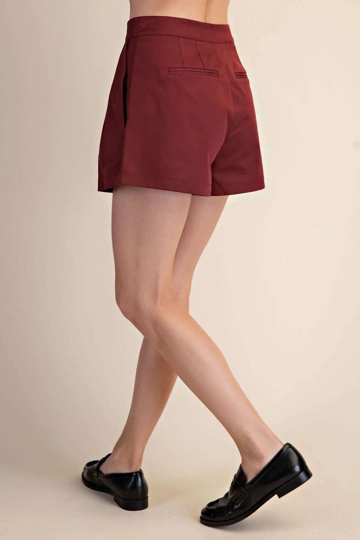 High-waisted Pleated Shorts with Back Elastic Band -Burgundy