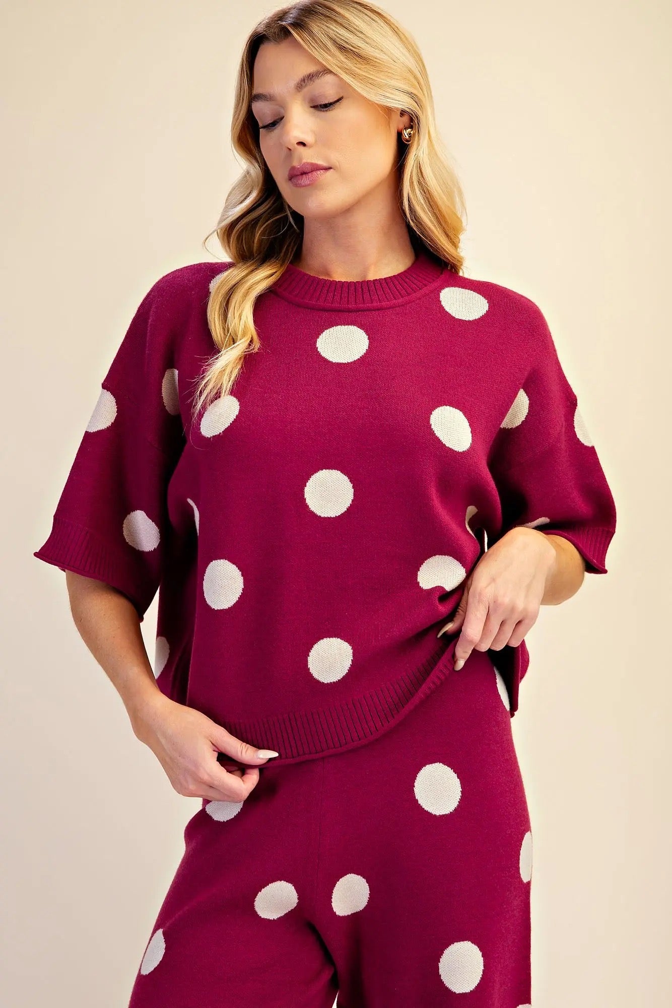 Round Neck Short Sleeve Polka Dot Sweater- Burgundy